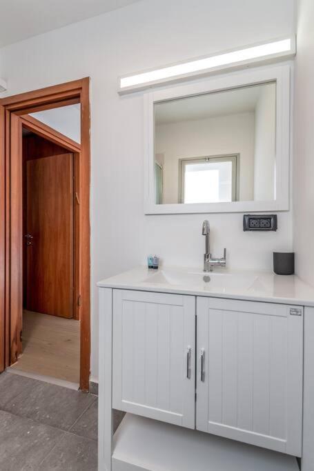 Yirmeyahou Suites By Sea U Tlv Tel Aviv Bagian luar foto